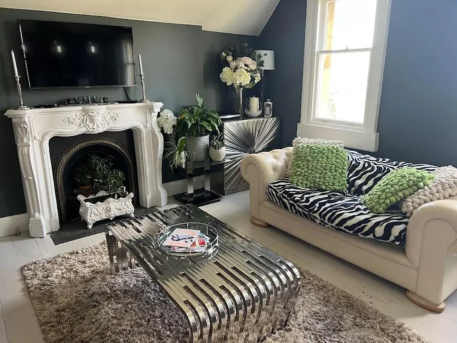 Beautiful 2 Bed Apartment In Bath - Free Onsite Parking location