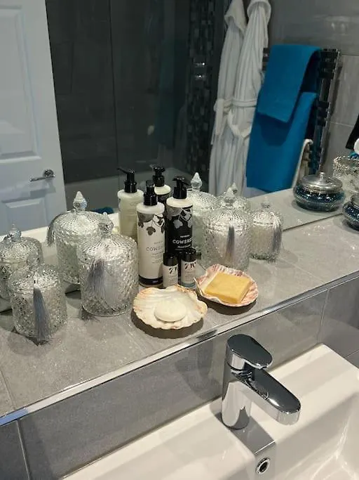 Beautiful 2 Bed Apartment In Bath - Free Onsite Parking United Kingdom