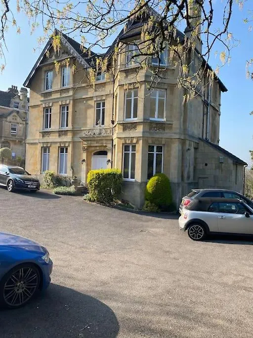 Beautiful 2 Bed Apartment In Bath - Free Onsite Parking