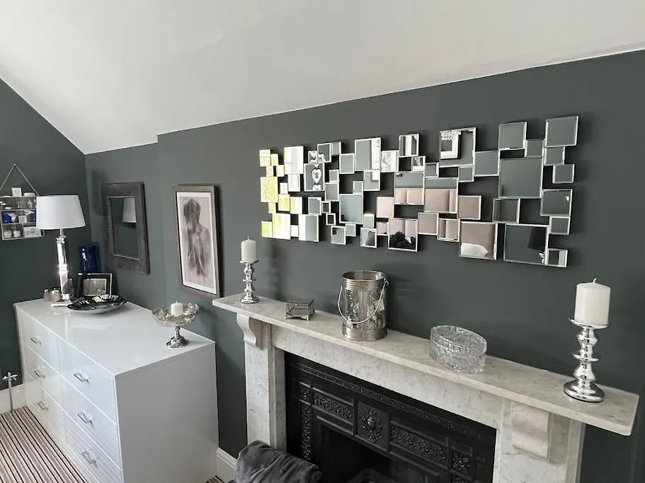 Beautiful 2 Bed Apartment In Bath - Free Onsite Parking