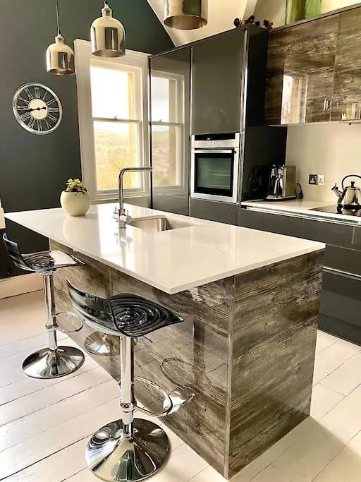Beautiful 2 Bed Apartment In Bath - Free Onsite Parking