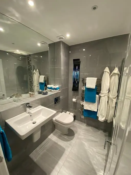 Beautiful 2 Bed Apartment In Bath - Free Onsite Parking United Kingdom