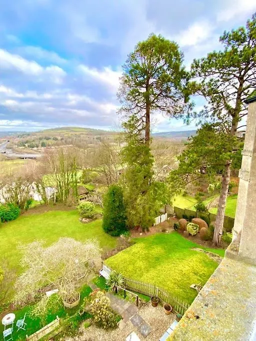 Beautiful 2 Bed Apartment In Bath - Free Onsite Parking 0*,