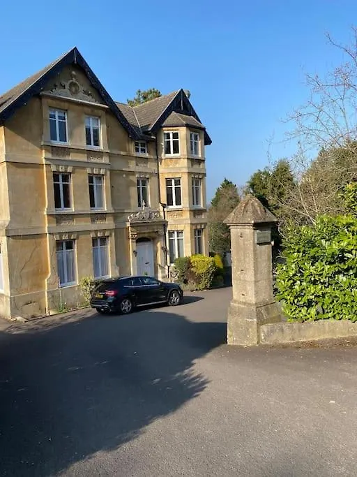Beautiful 2 Bed Apartment In Bath - Free Onsite Parking