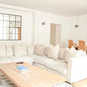  Apartment Incredible 3 Bed Basement Flat With Garden