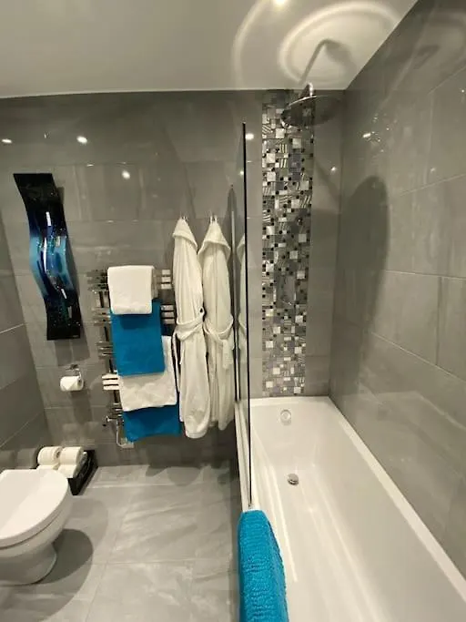 Beautiful 2 Bed Apartment In Bath - Free Onsite Parking 0*,