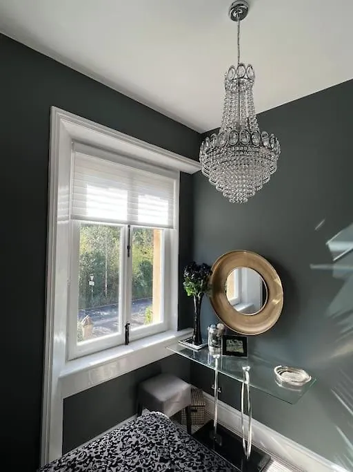 Beautiful 2 Bed Apartment In Bath - Free Onsite Parking 0*,
